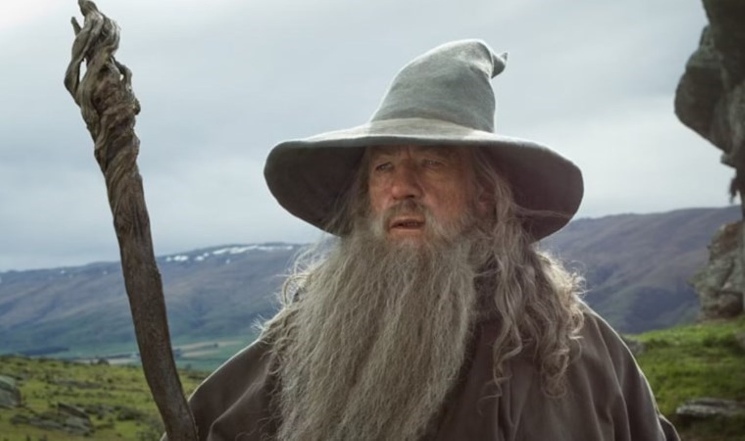 Ian McKellen’ın üzerine düştüğü kadın konuştu: ‘Gandalf’ın beni ezmesini beklemiyordum’